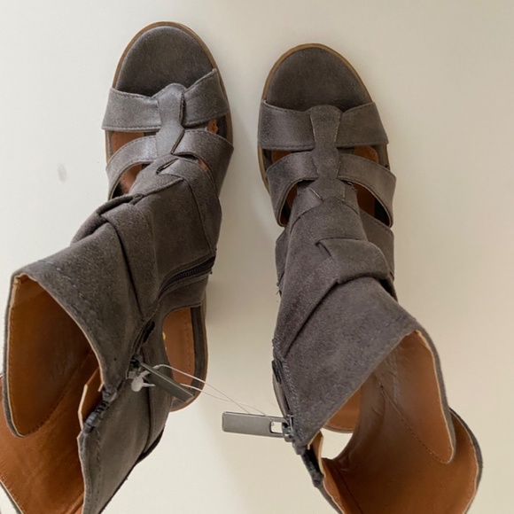 Brenna Strappy Heeled Sandal - Picture 5 of 7